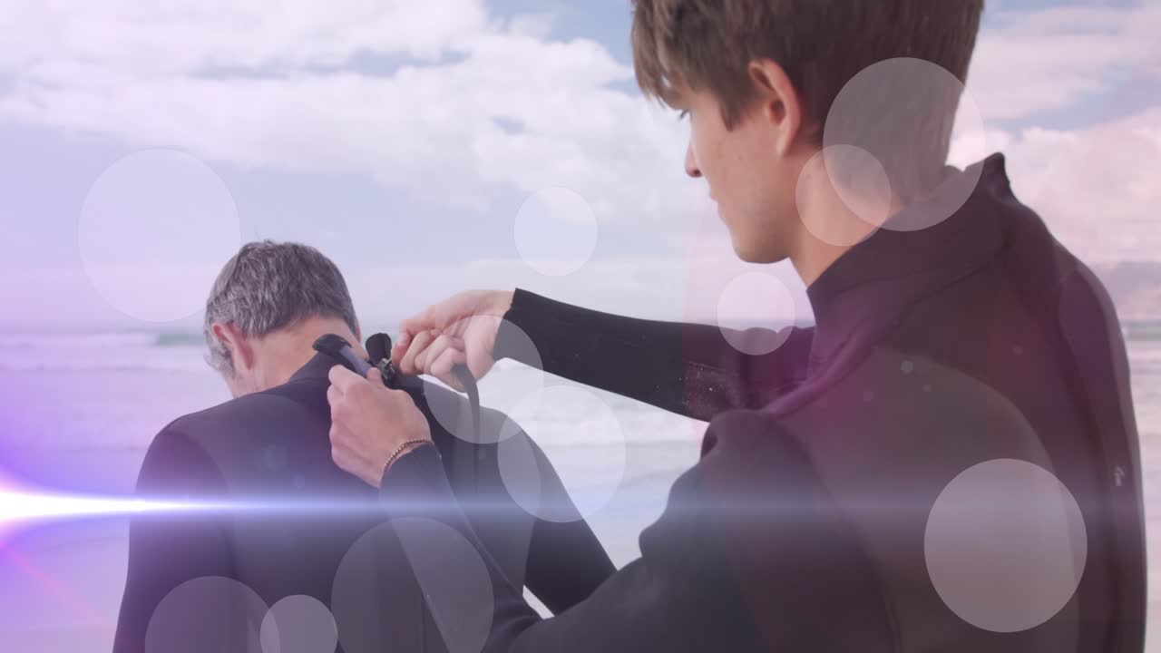 「スペシャルビーチネットワーク」というテキストと、自宅でスマートフォンを使用する男性と子供たちのアニメーション