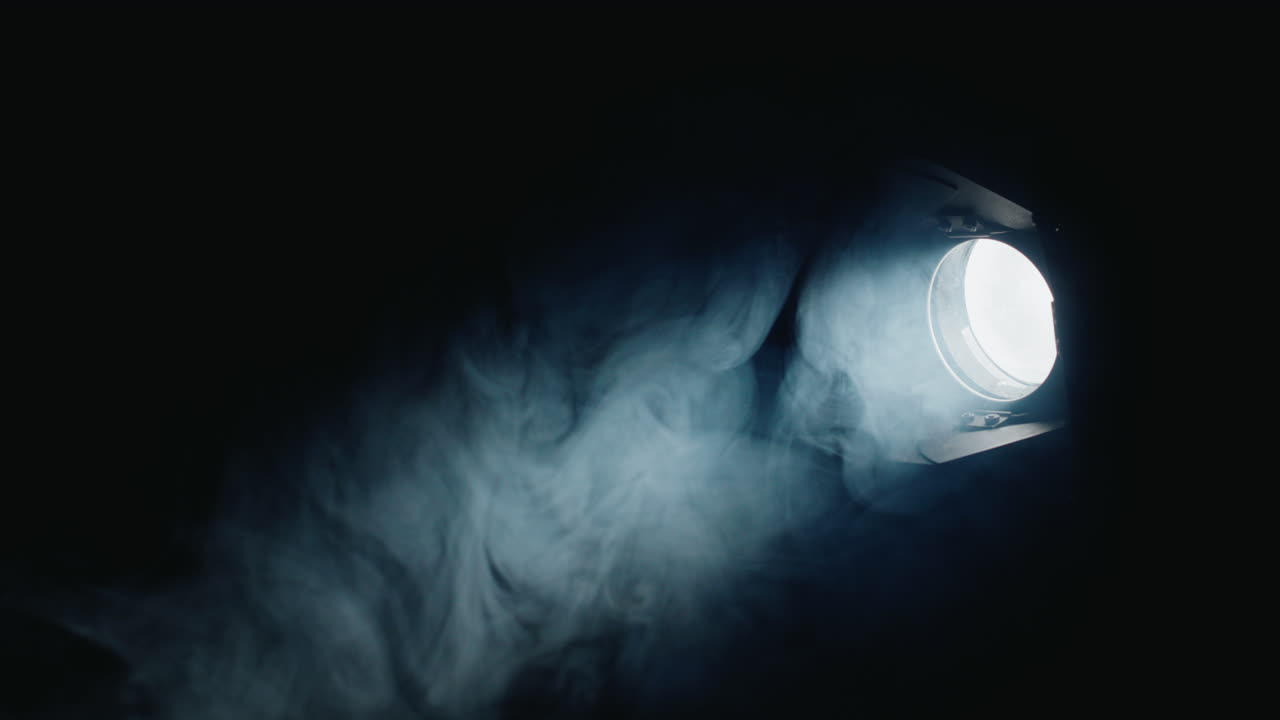 foco de luz con humo