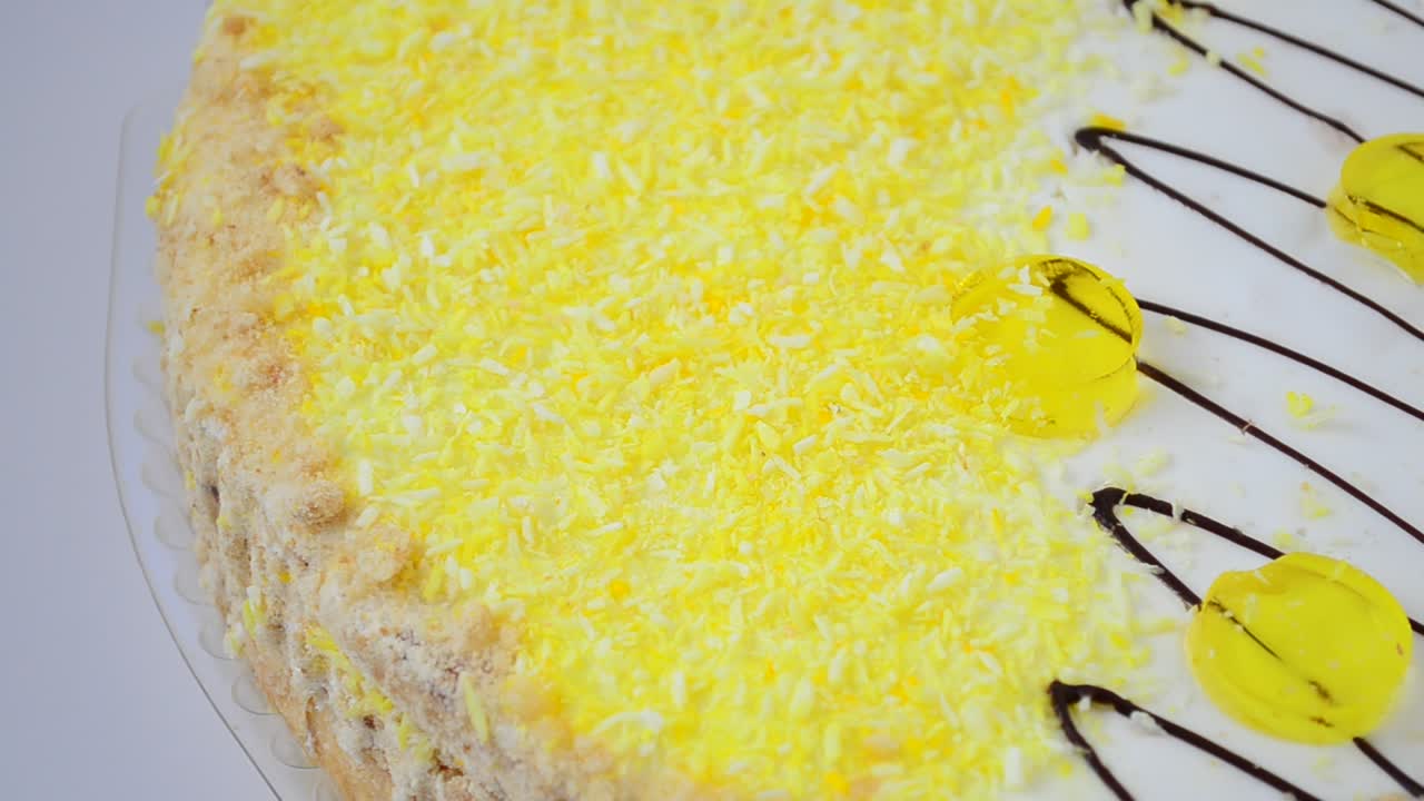 The pie turns around. Pie Napoleon