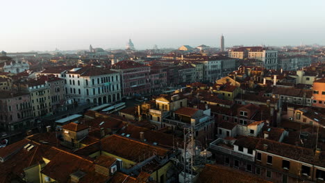 Vista-Aérea-Del-Horizonte-De-Venecia-Con-El-Gran-Canal-En-Italia---Toma-De-Drones