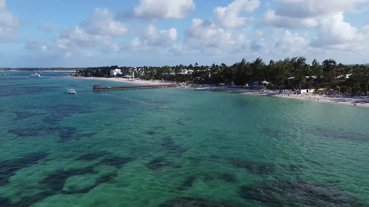 바다 해변의 놀라운 공중 드론 이미지