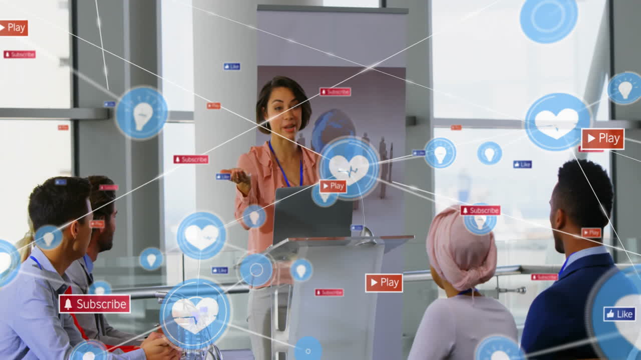 animación de una red de conexiones entre diversos colegas que discuten el trabajo en la oficina