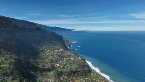 Beeindruckender-Aussichtspunkt-über-Den-Blauen-Ozean,-Miradouro-Beira-Da-Quinta