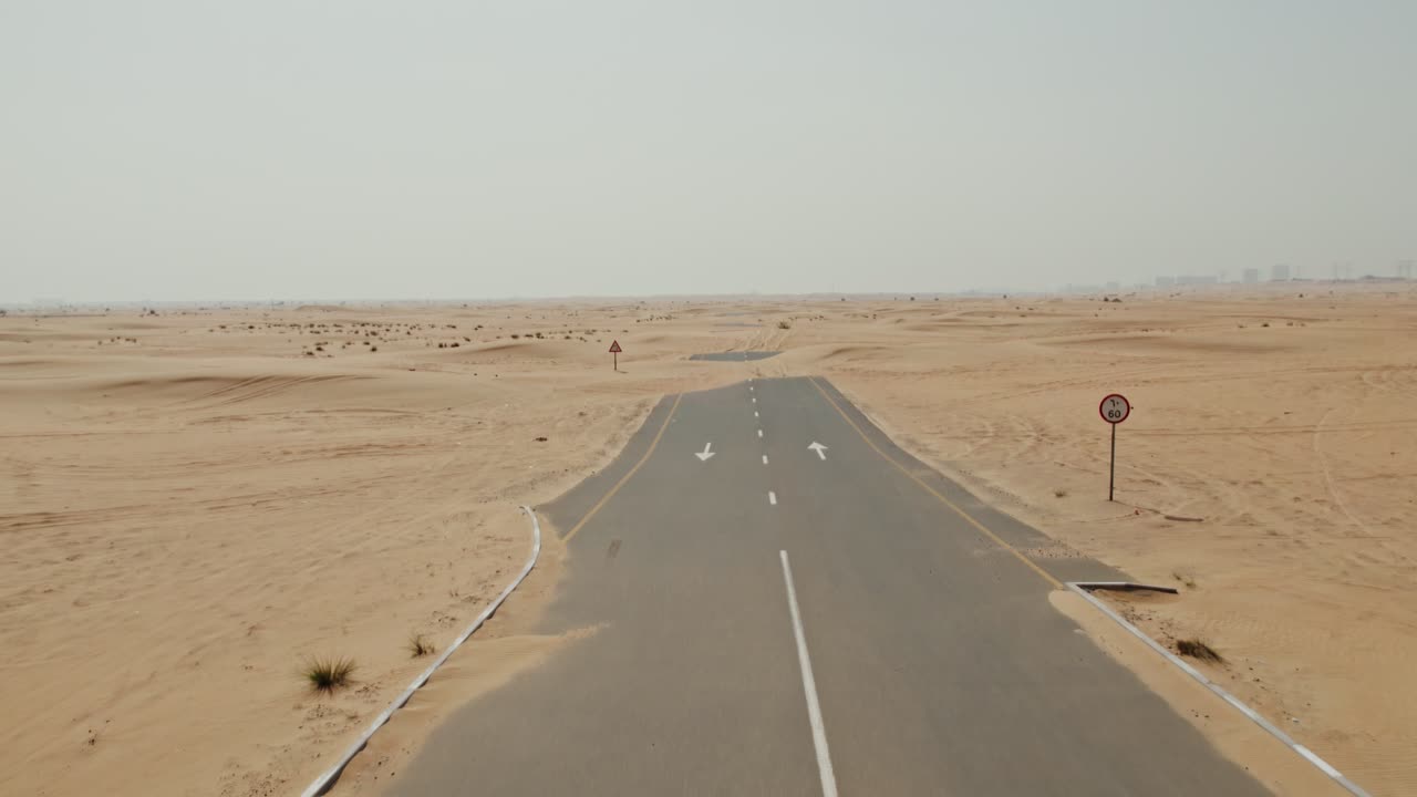 중동의 사막 도로