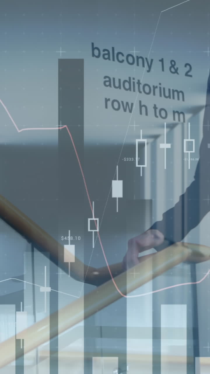 animación de estadísticas y procesamiento de datos financieros sobre empresaria caucásica en el cargo