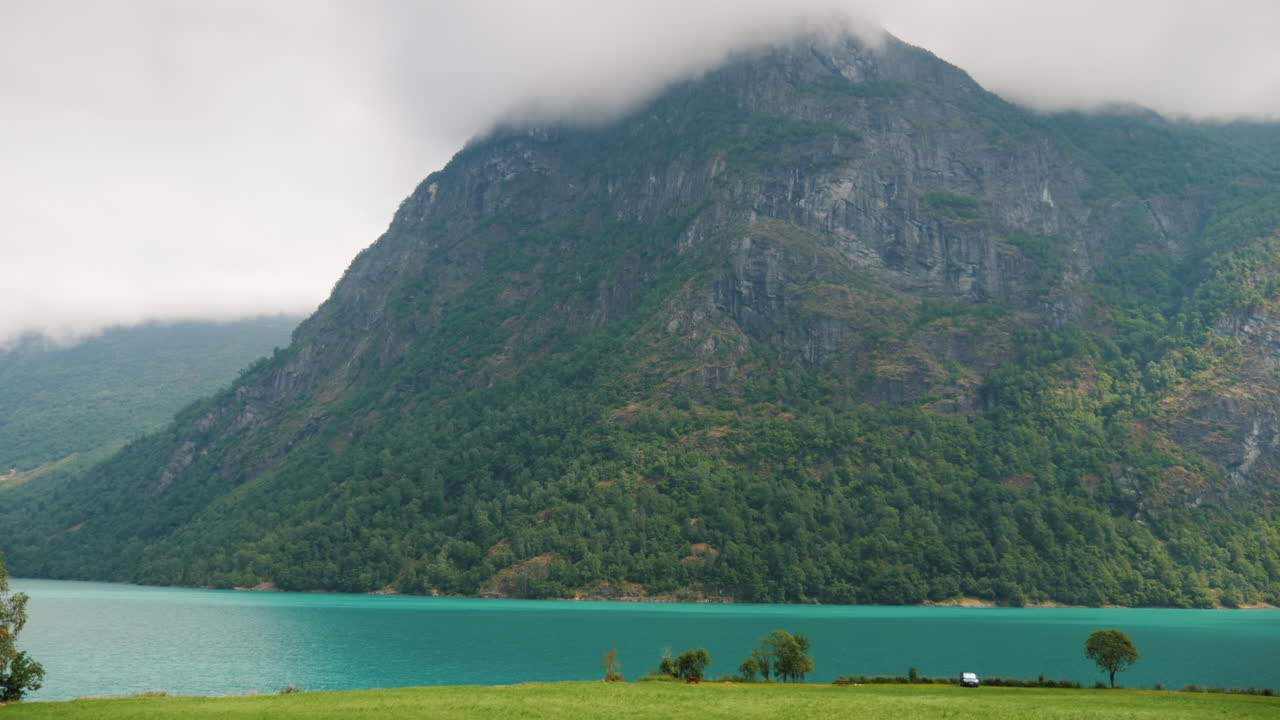 자동차 창 4k 비디오에서 촬영된 스칸디나비아의 아름다운 시골 풍경