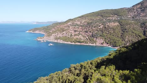 Beautiful-turquoise-sea-in-the-Mediterranean,-on-the-famous-coast-of-the-Lycian-Way