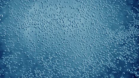 burbujas de oxígeno en el agua sobre un fondo abstracto azul