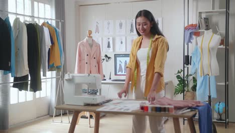 diseñador de moda en el trabajo