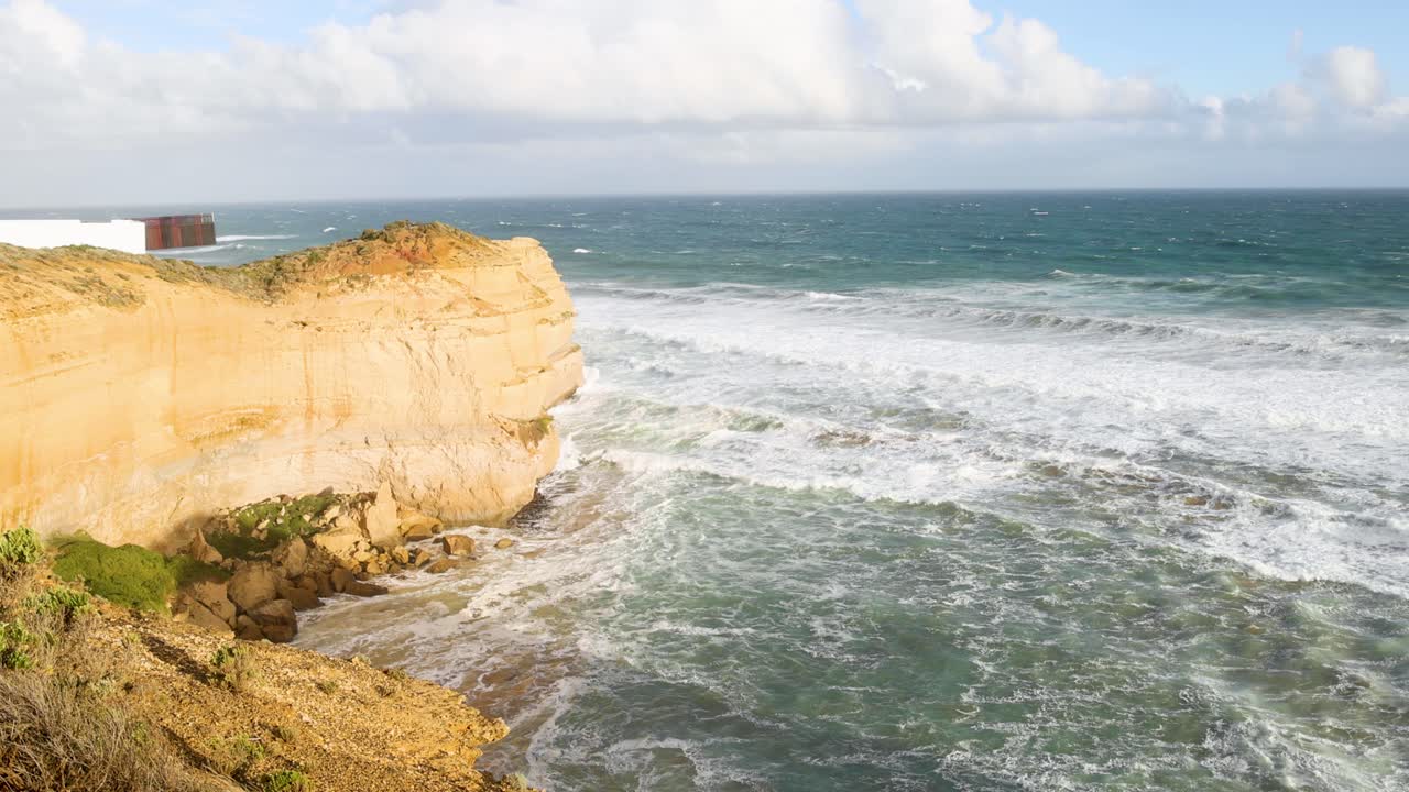 Ocean waves hitting cliffs at Port Campbell