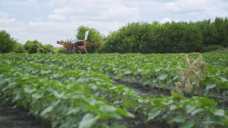 Maquinaria-Agrícola-Para-Pulverizadores-De-Pesticidas.-Esparcidor-De-Fertilizante