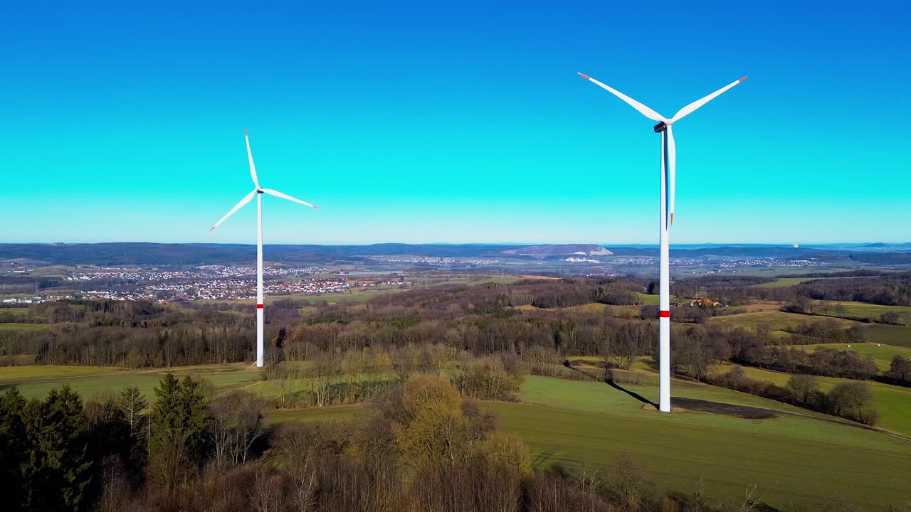 그림 같은 시골 환경에서 지속 가능한 풍력 발전