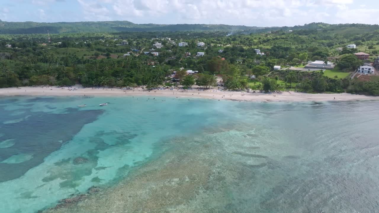 Spiaggia Playa La Playita a Las Galeras nella penisola di Samaná, Repubblica Dominicana