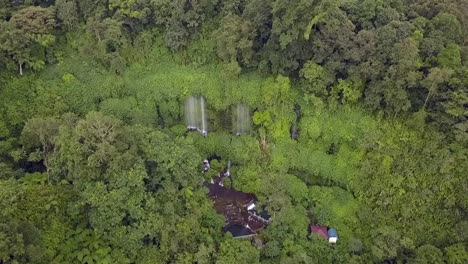 Abenteuer-Im-Dschungel-Wunderbare-Luftaufnahme-Flug-Einzug-Aus-Panorama-übersicht-Drohnenaufnahmen-Wasserfall-Benang-Kelambu-Lombok-Indonesien-2017