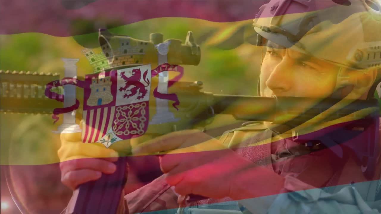 animación de la bandera de españa sobre un soldado caucásico apuntando con un rifle.