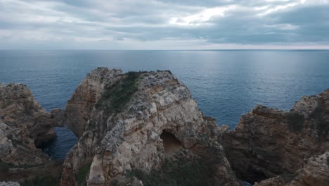 Gemas-De-La-Costa-De-Lagos:-Capturando-La-Magia-De-Ponta-Da-Piedade