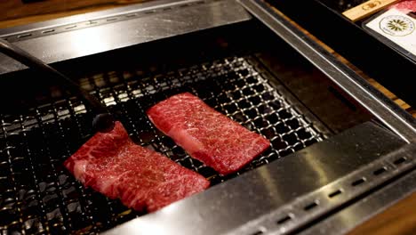 slices of beef cooking on a yakiniku grill