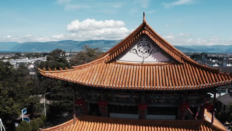 arquitectura oriental, antigua torre de vigilancia nanzhao en el casco antiguo de dali, yunnan china