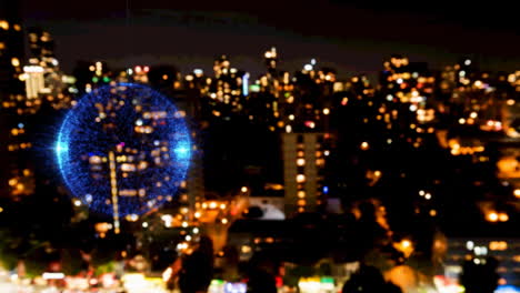 animación de una joya azul brillante sobre un paisaje urbano borroso