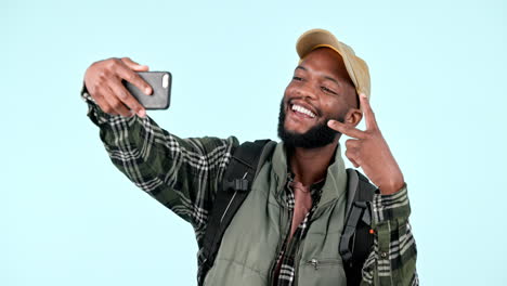 Happy-black-man,-backpack-and-hiking-in-selfie