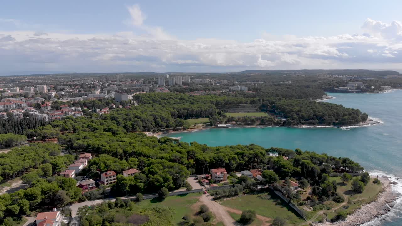 아드리아 해 해안선의 크로아티아 풍경 - 공중 드론 설정 보기