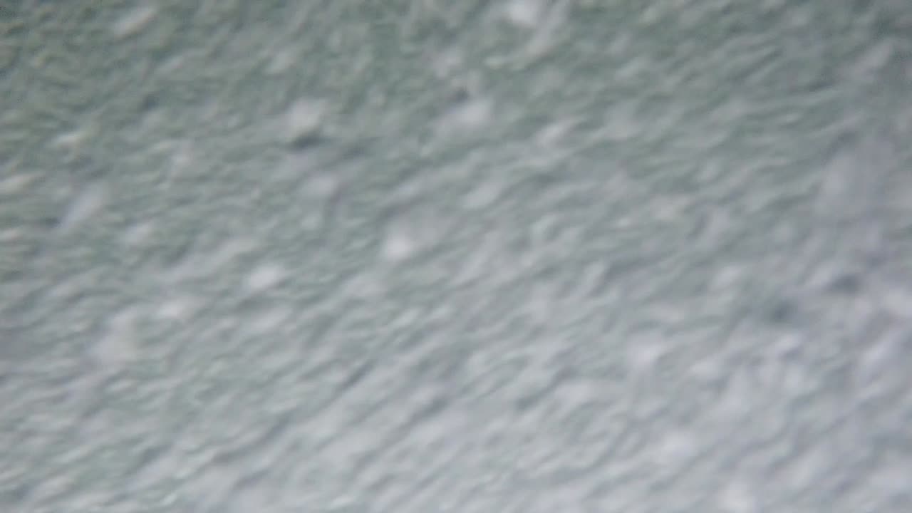 Underwater recording at high resolution of the bubbles circulation