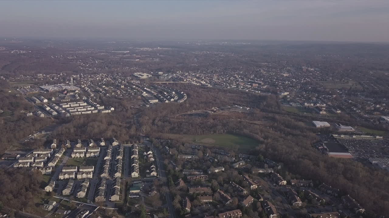 작은 펜실베니아 마을의 드론 타임랩스