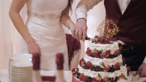 couple cutting wedding cake