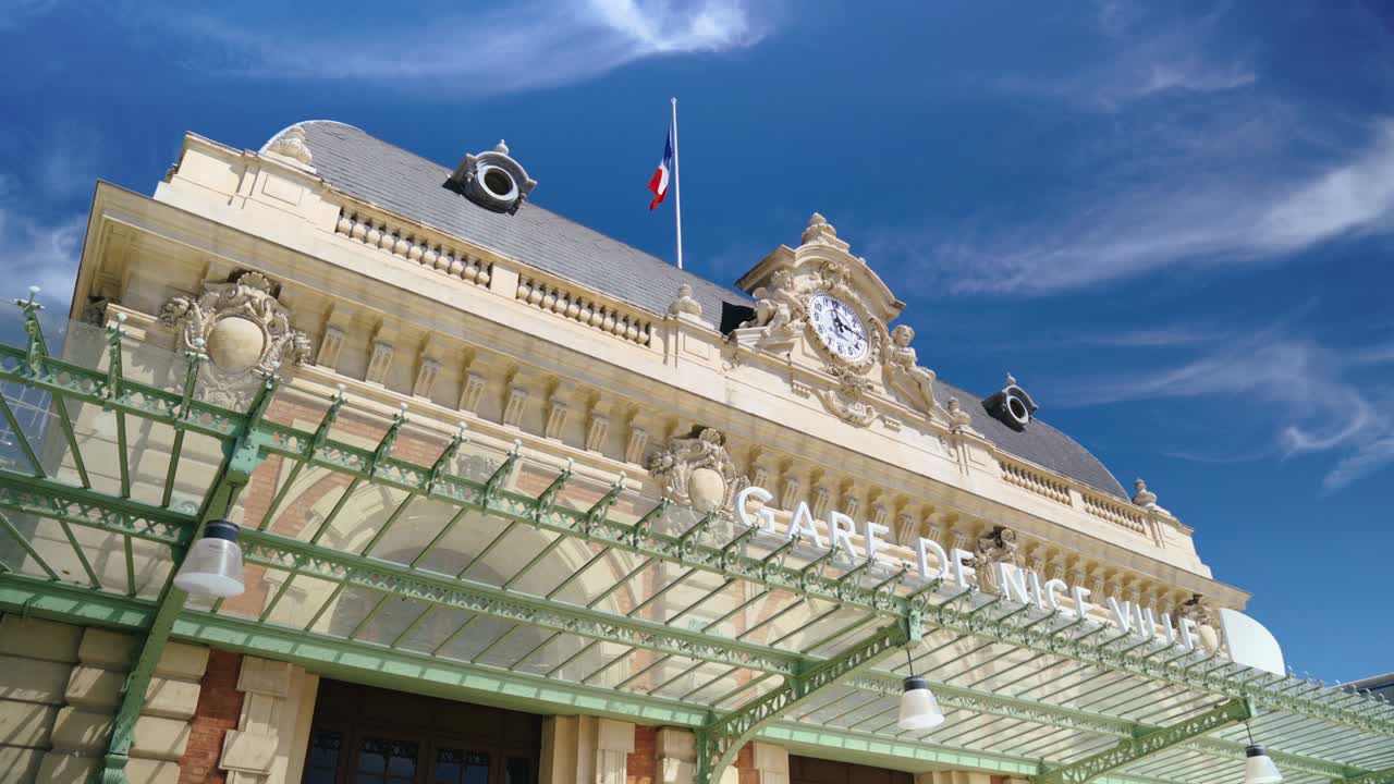 니스, 프랑스 - 2019 년 6 월 19 일: 니스 시 - gare de nice - ville는 주요 철도역입니다. gare de nice-ville는 1867 년에 완공 된 니스의 주요 철도 역입니다.