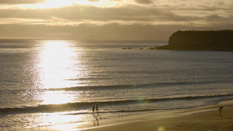 Zoom-En-El-Lapso-De-Tiempo-De-La-Atardecer-Sobre-El-Océano-Pacífico-En-Refugio-Beach-State-Park-California-1