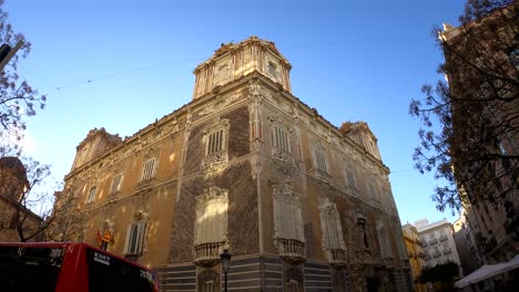 fachada barroca tardía y rococó del museo nacional de cerámica y artes suntuarias - valencia, españa