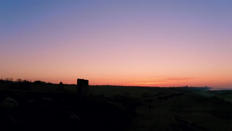 Castillo-De-Hadleigh-Amanecer-Fpv-Hacia-El-Tren-Y-El-Vuelo-Estacionario