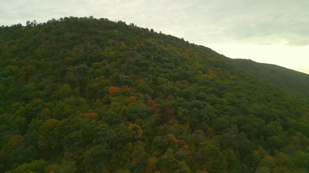 vista aérea de drones de las montañas apalaches