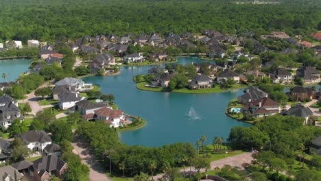 Aerial-of-affluent-homes-in-Houston