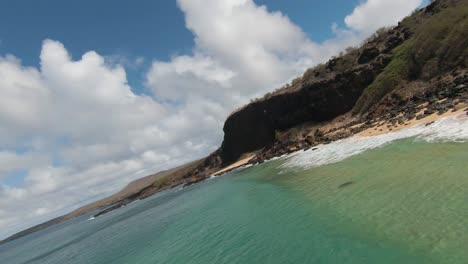 Imágenes-De-Drones-Fpv-De-La-Ola-Del-Mar-En-Hawaii