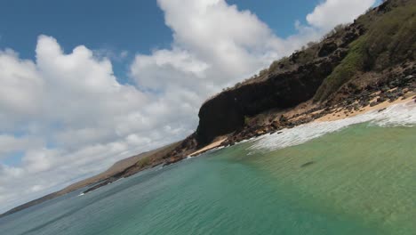 fpv drone footage of the sea wave in hawaii
