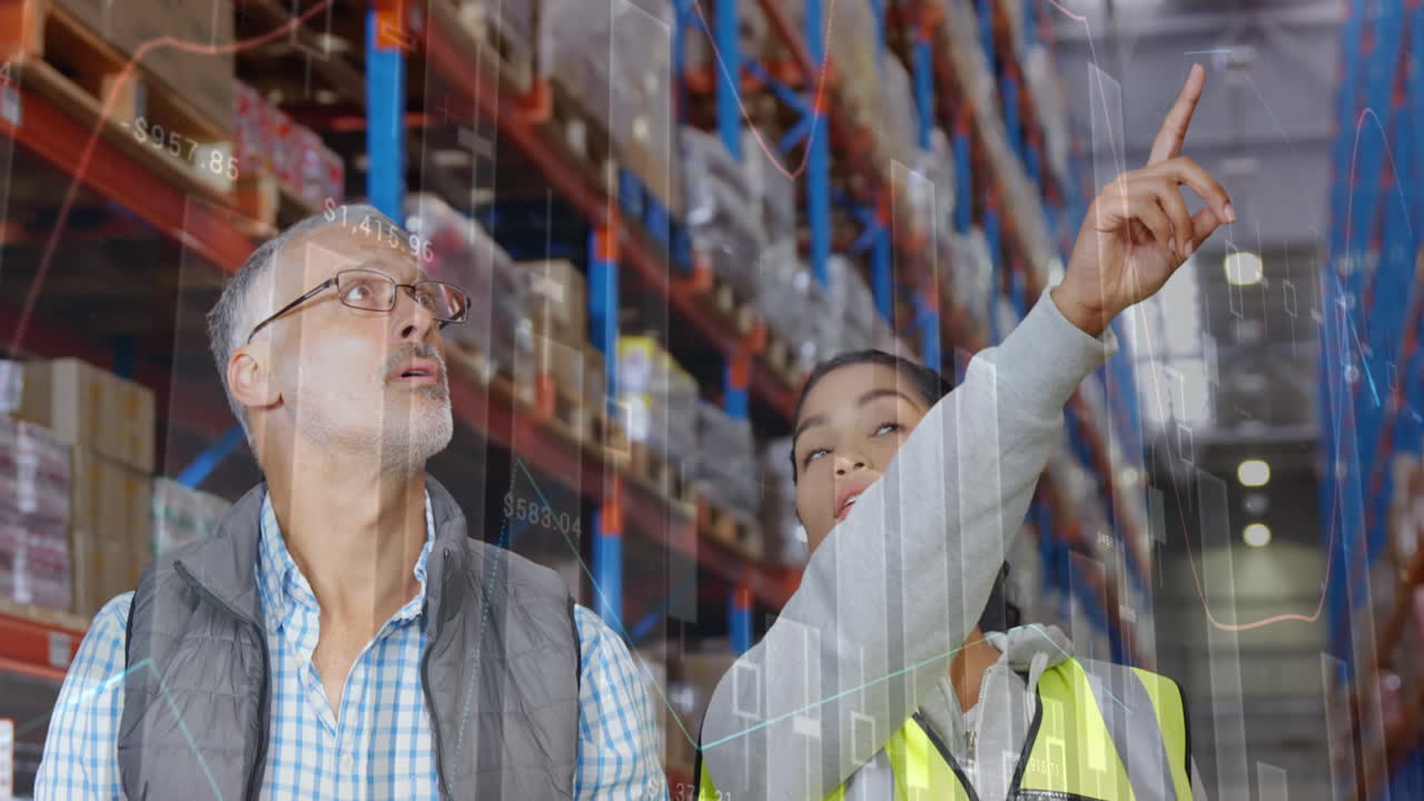 창고에서 일하는 사람들에 대한 데이터 처리의 애니메이션