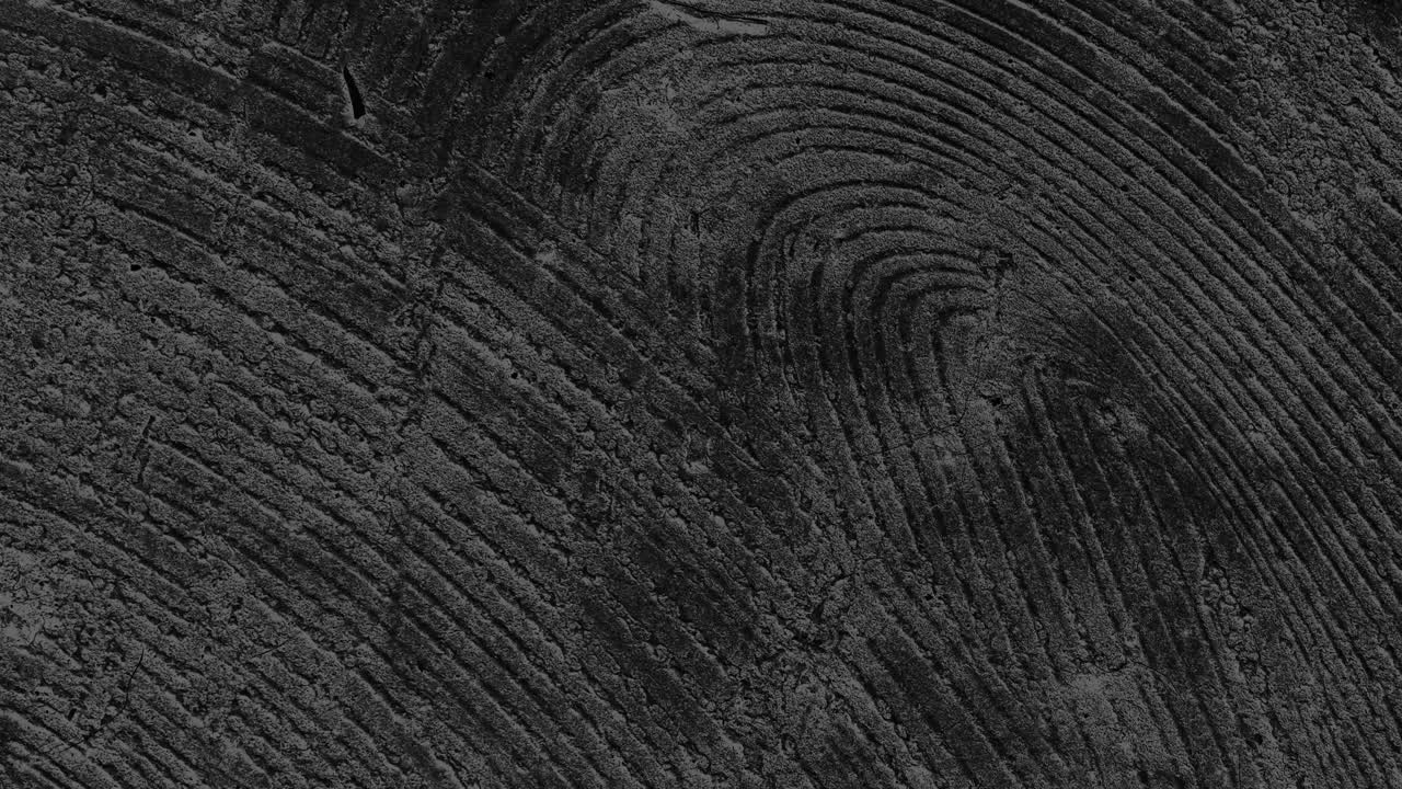 검은색 배경에 움직이는 모양의 애니메이션