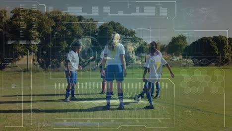 animación de la interfaz infográfica sobre jugadoras de fútbol femeninas multirraciales practicando en el campo