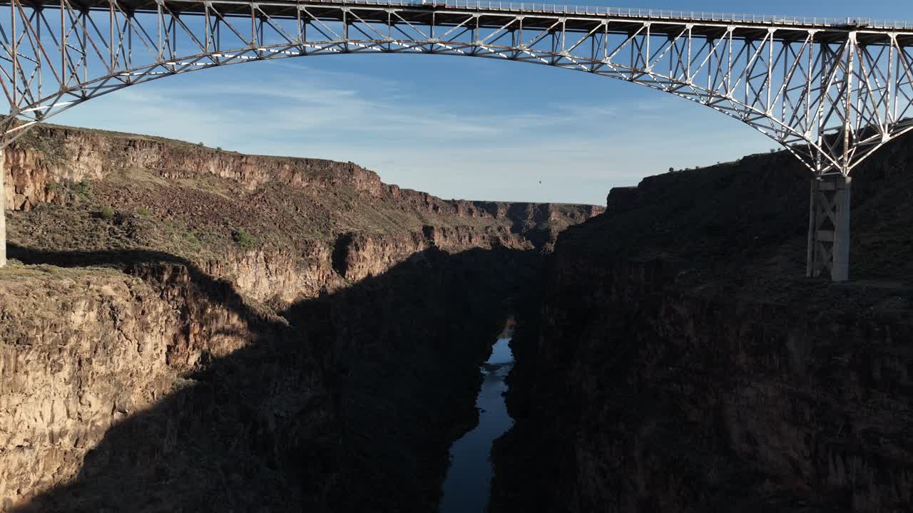 리오 그란데 협곡 을 가로지르는 다리, 공중 에서 볼 수 있는 모습