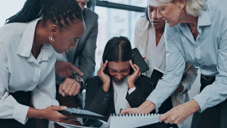 estrés, dolor de cabeza y multitarea de los empleados