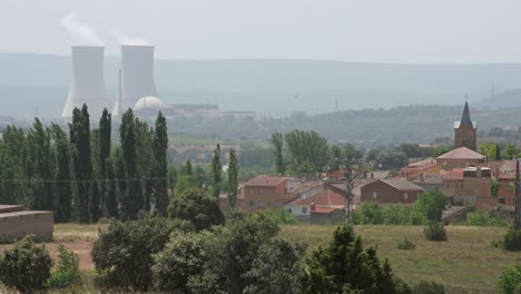 Vista-De-La-Central-Nuclear-De-Trillo-Situada-Cerca-De-La-Ciudad-De-Trillo,-En-La-Provincia-De-Guadalajara,-España