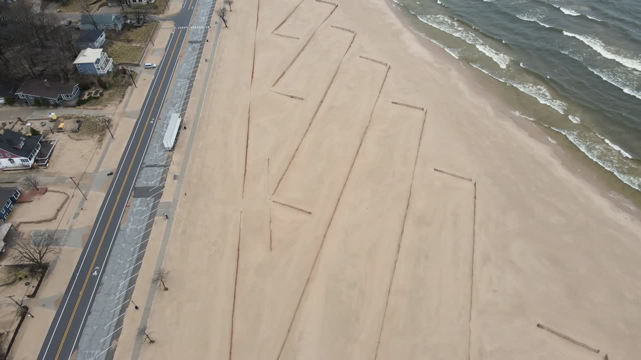 pere marquette beach에서 폭풍우가 치는 날 앞으로 나아가십시오.