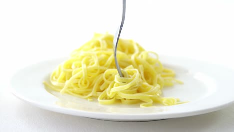 primer plano de pasta cocida en un plato