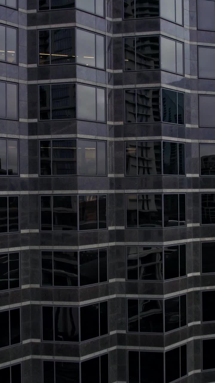 fachada de un edificio de oficinas moderno