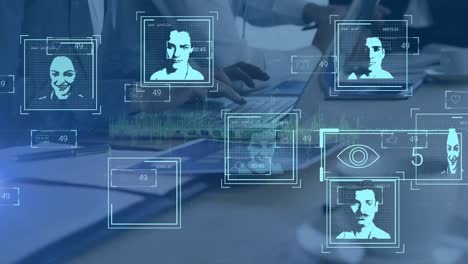 animación de perfiles de usuarios multirraciales escaneo en interfaz digital, colegas trabajando en computadoras portátiles
