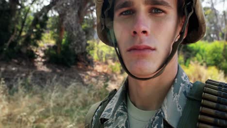 retrato de un soldado militar confiado