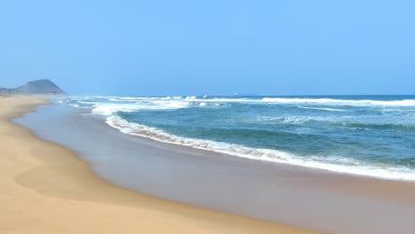 Serena-Y-Hermosa-Playa-En-La-India.