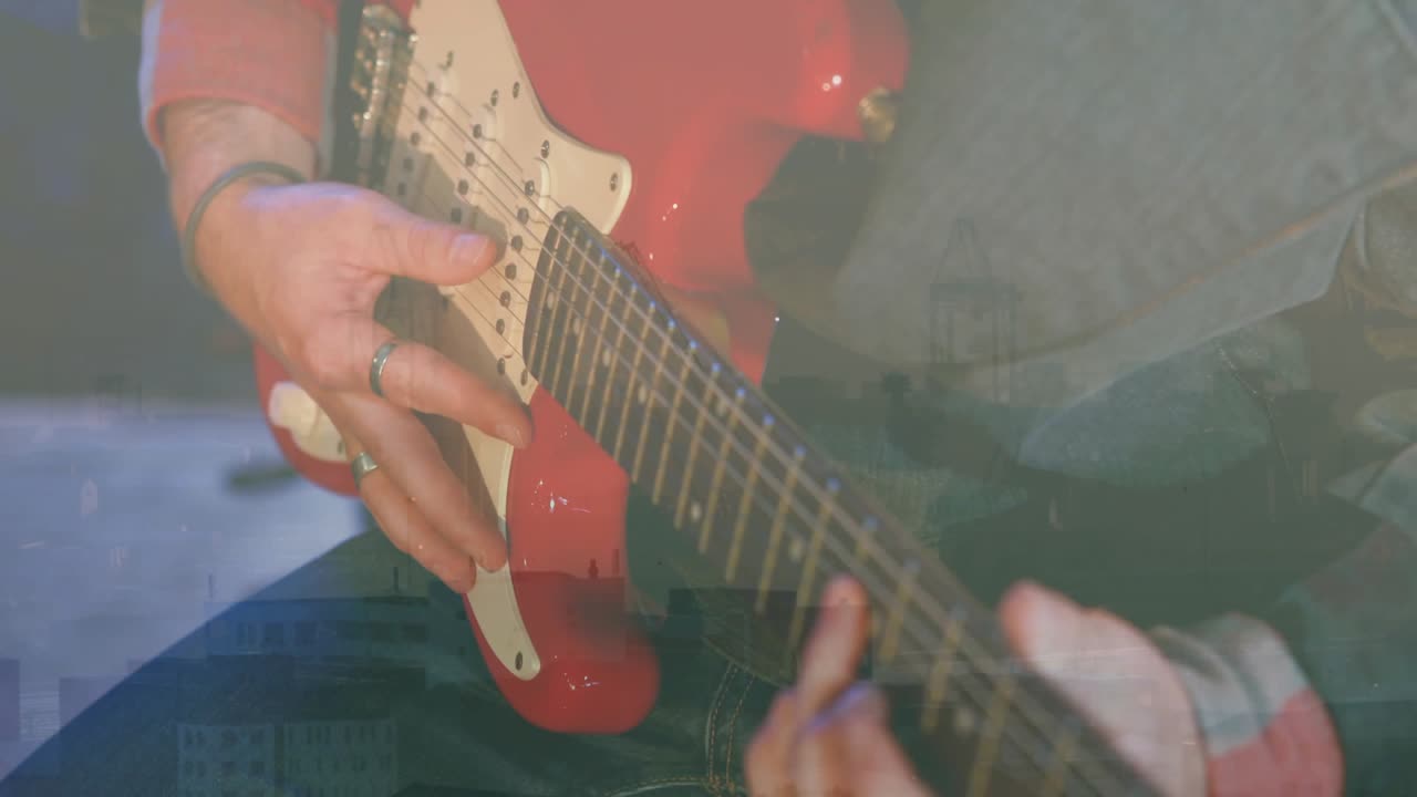 Guitarist hviler hånden på pickup'en, blander picking og strumming, skifter for tone på rød guitar med skyline i baggrunden.