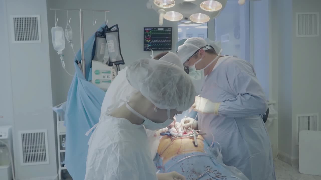 personal médico durante la operación